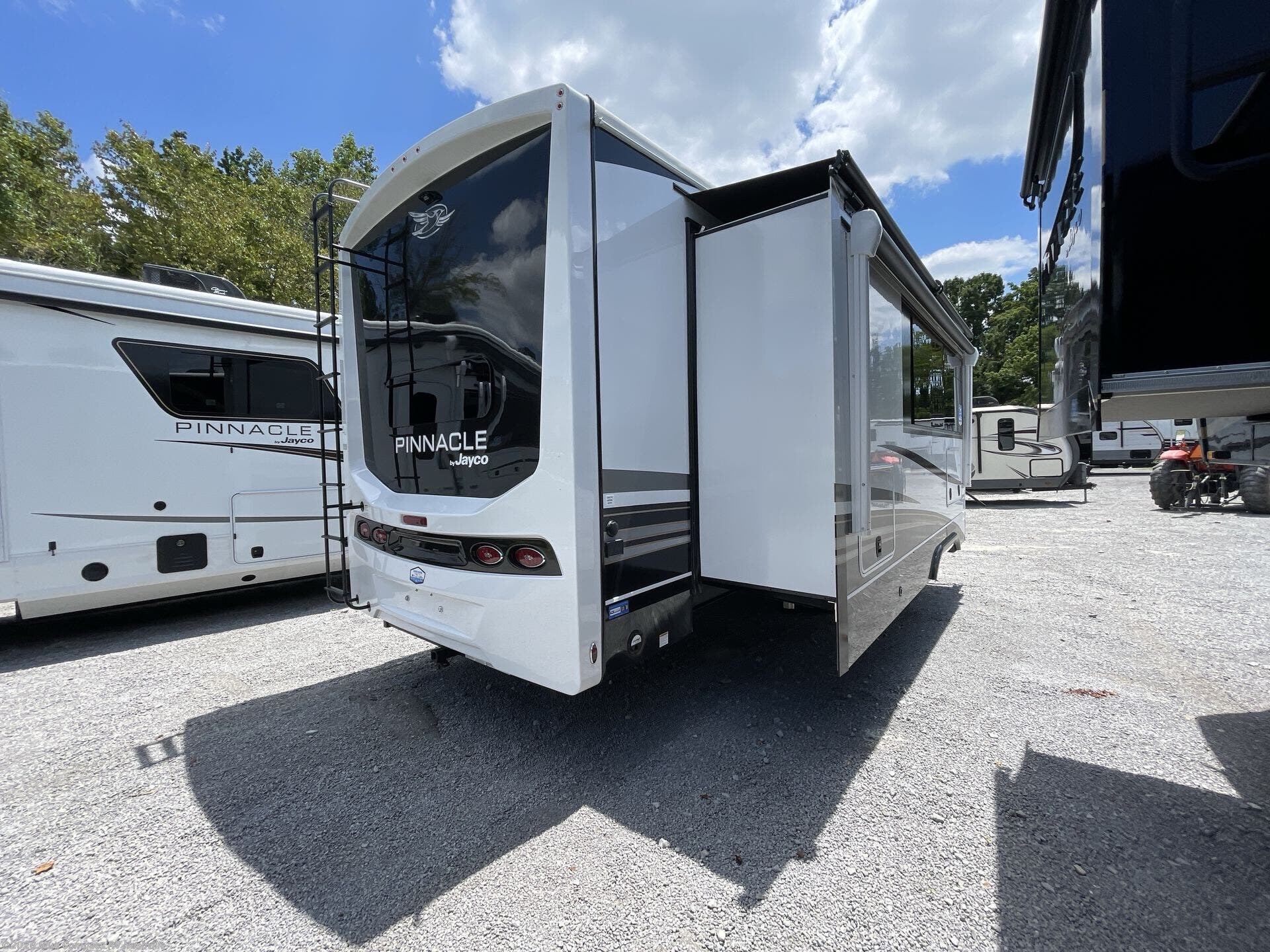 New 2027 Jayco Pinnacle 38FBRK available in Lebanon, Tennessee