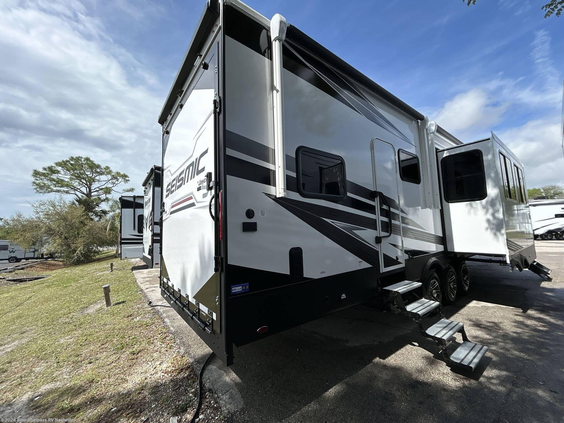 2027 Seismic 395 by Jayco from Blue Compass RV Nashville in Lebanon, Tennessee