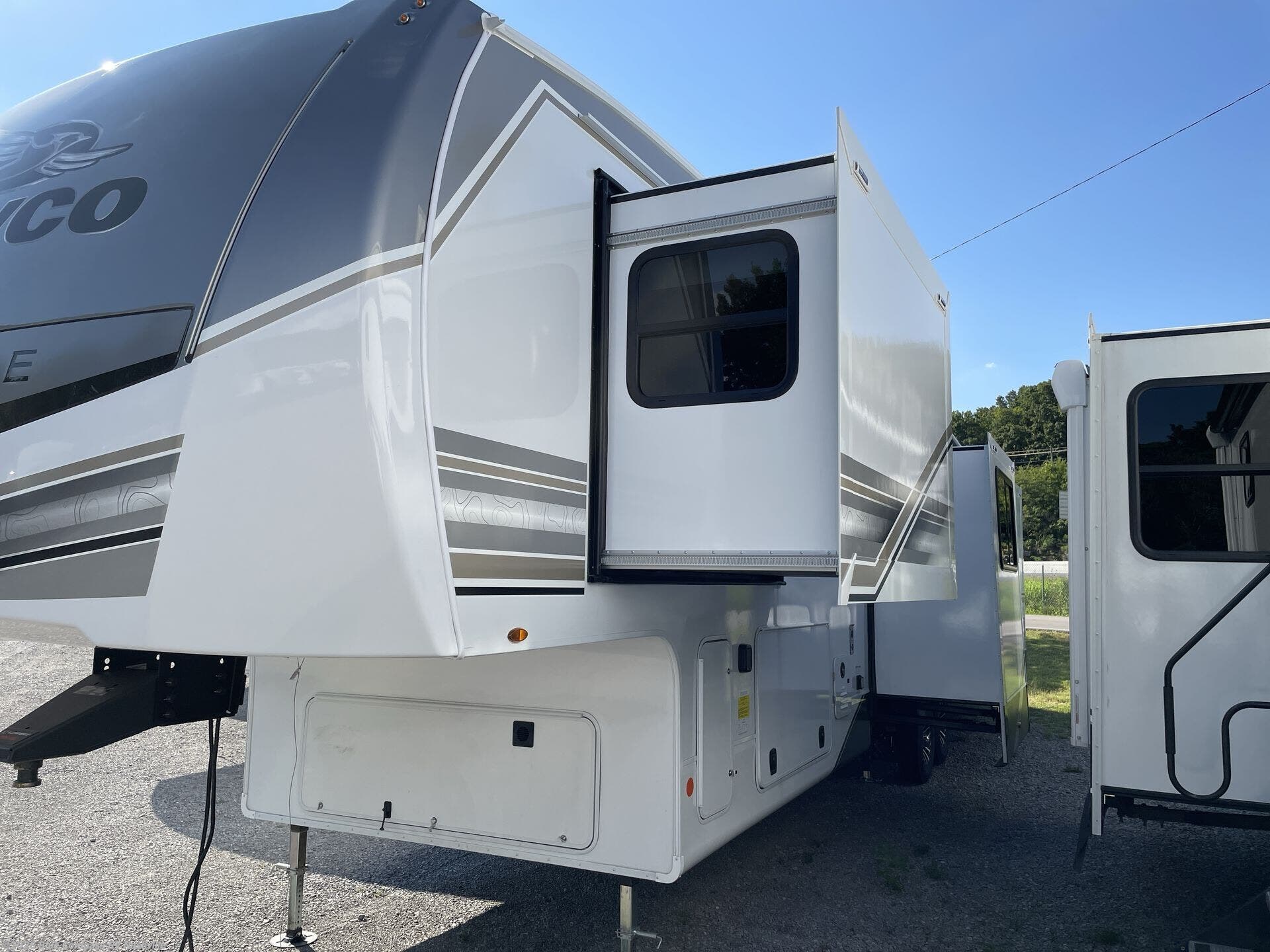 New 2027 Jayco Eagle 355MBQS available in Lebanon, Tennessee