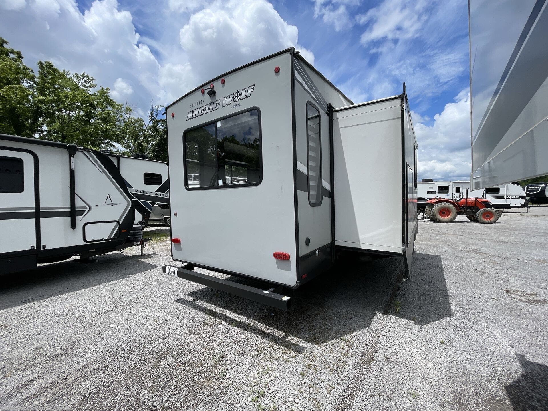 Used 2022 Forest River Cherokee Arctic Wolf Suite 3550 available in Lebanon, Tennessee