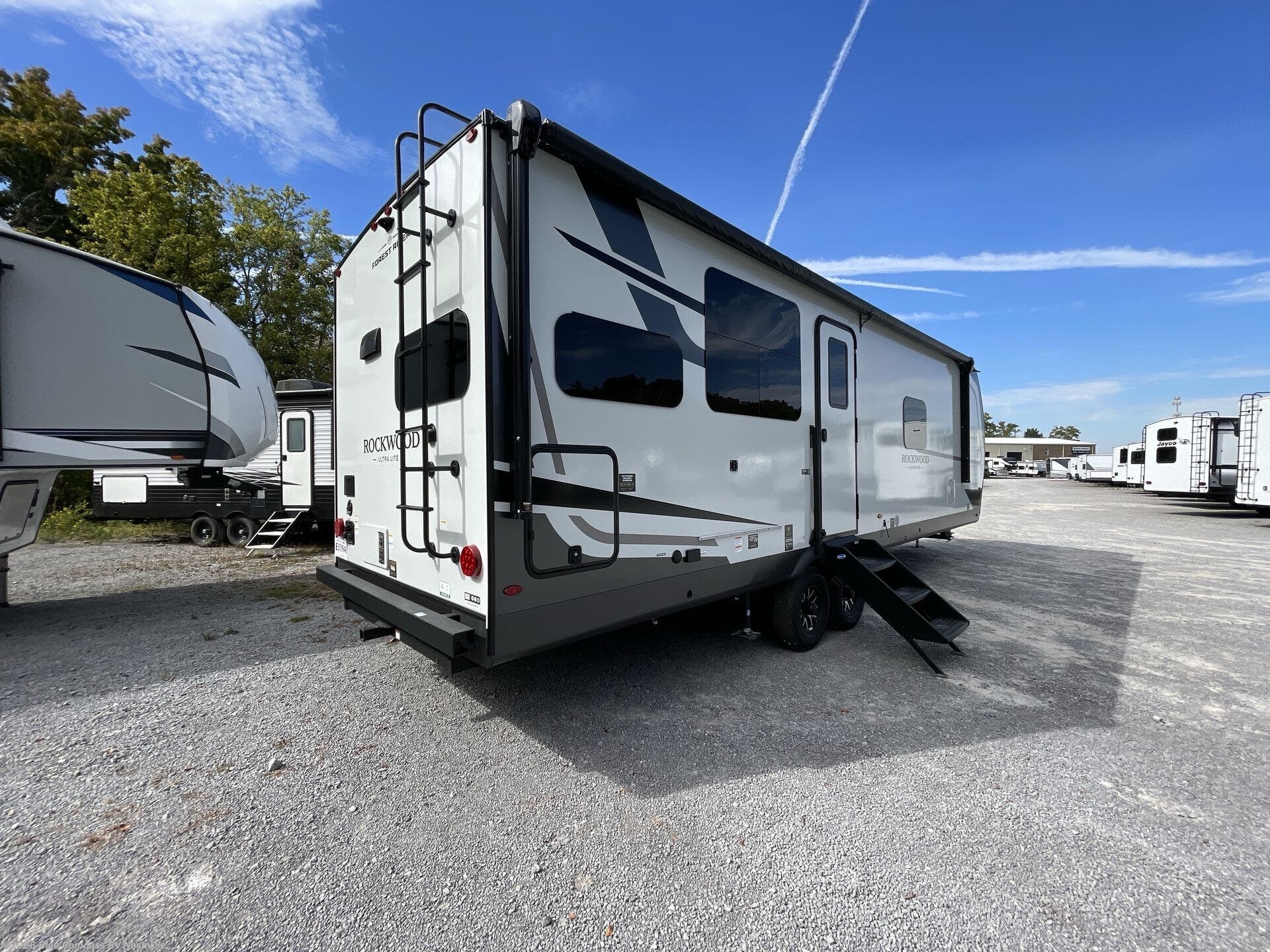 Used 2027 Forest River Rockwood Ultra Lite 2711RK available in Lebanon, Tennessee