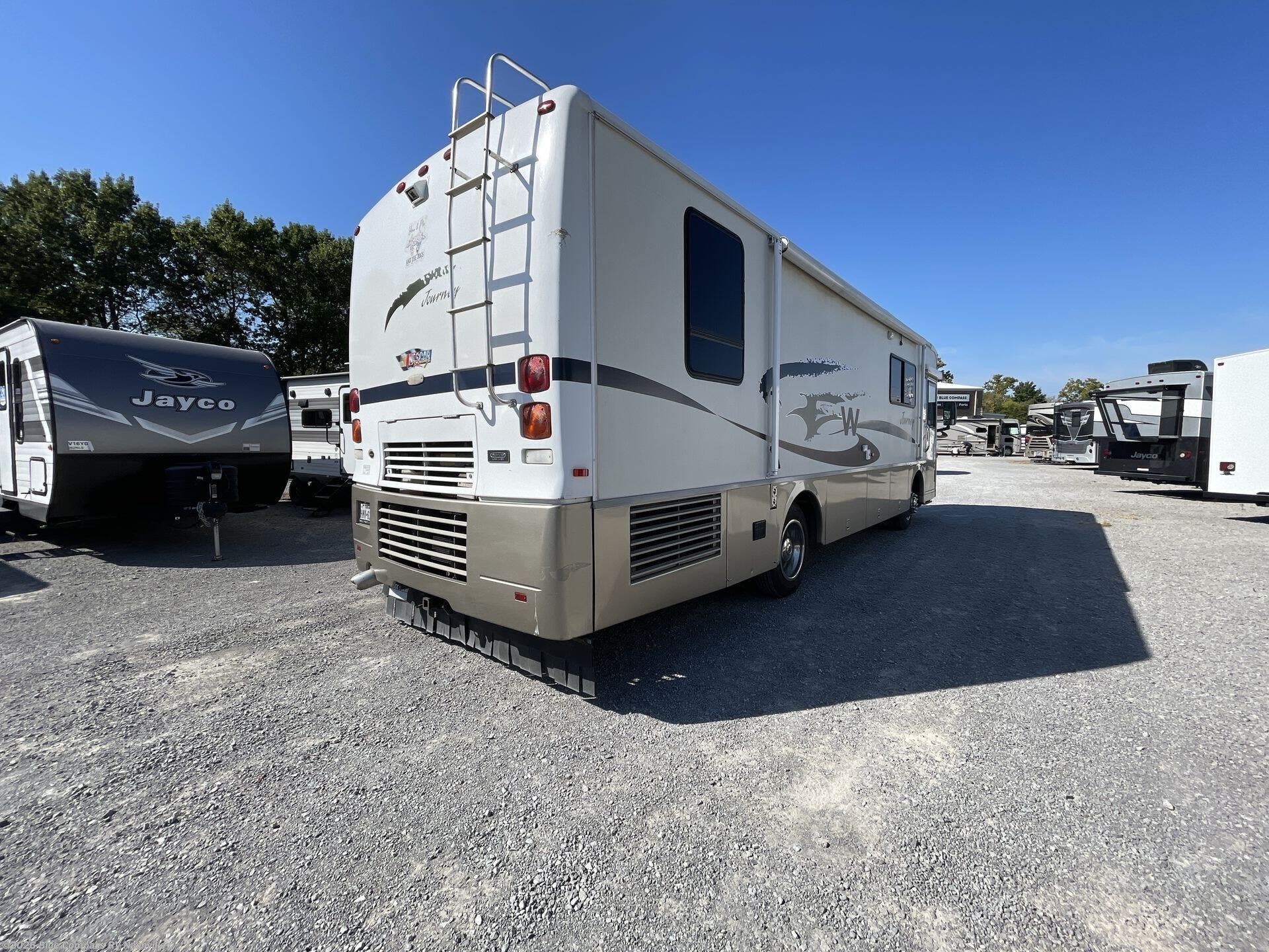 2002 Journey 32 T by Winnebago from Blue Compass RV Nashville in Lebanon, Tennessee