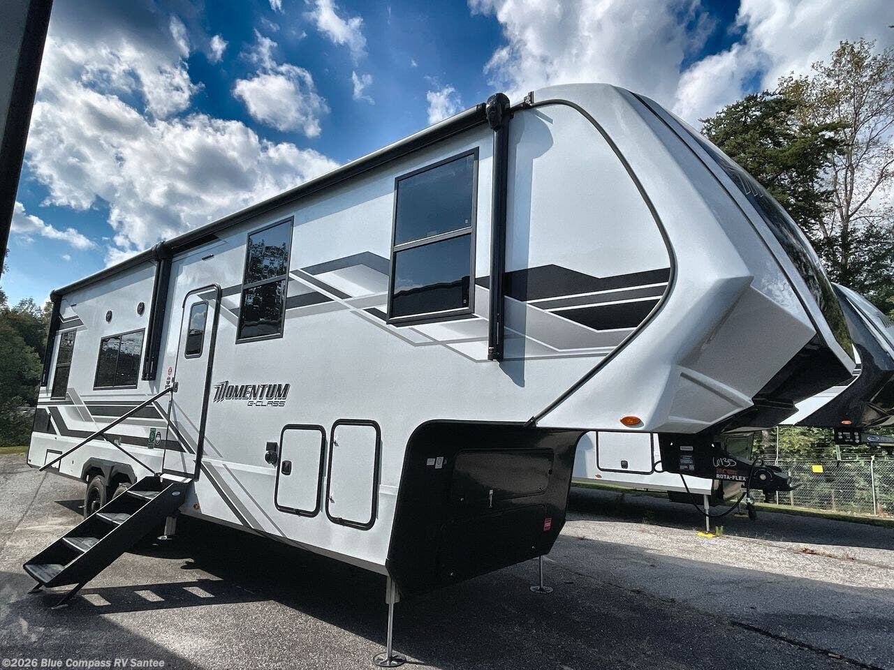 New 2027 Grand Design Momentum G-Class 325G available in Santee, California