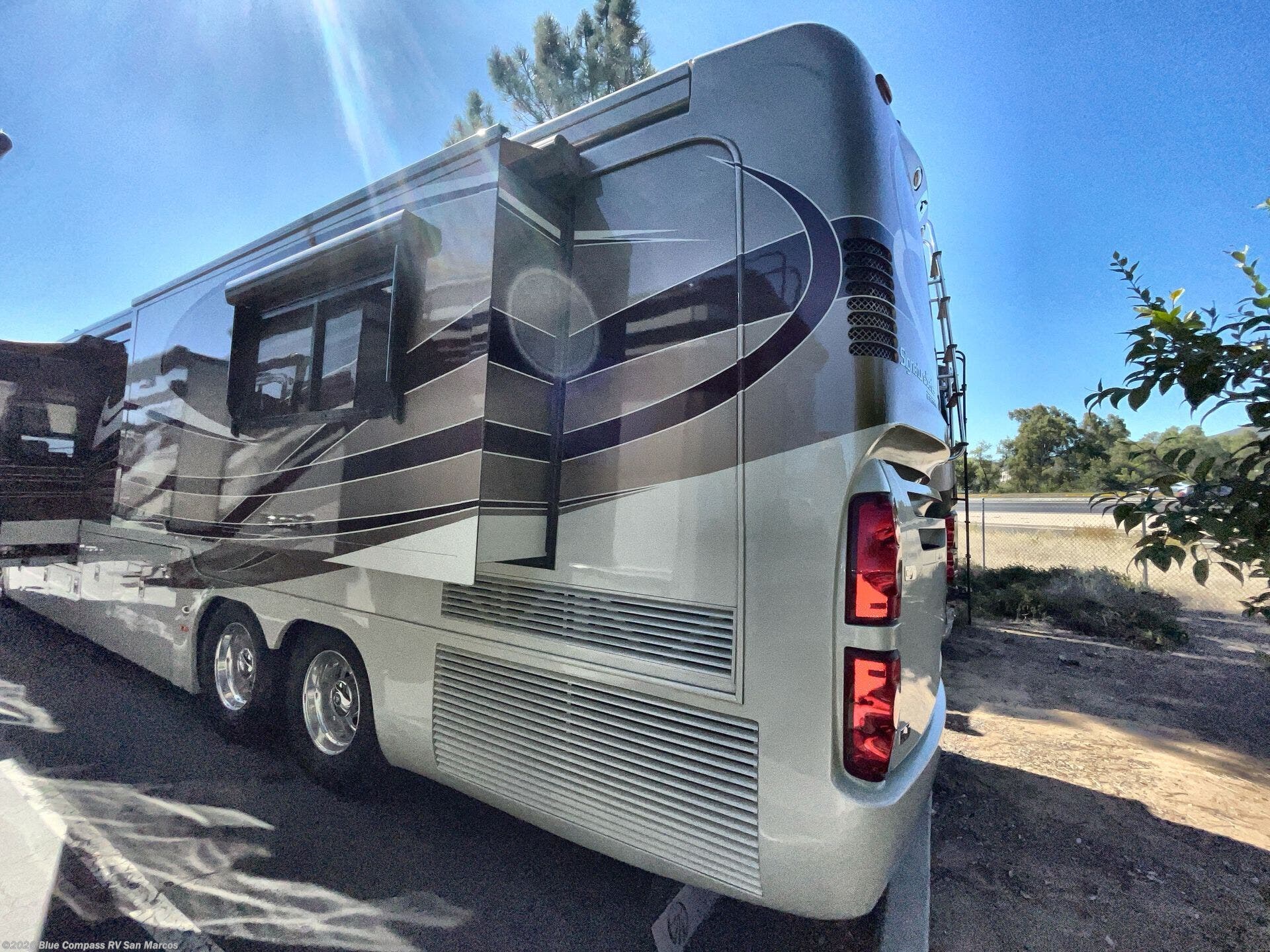 Used 2006 Monaco RV Signature Series 600HP available in San Marcos, California