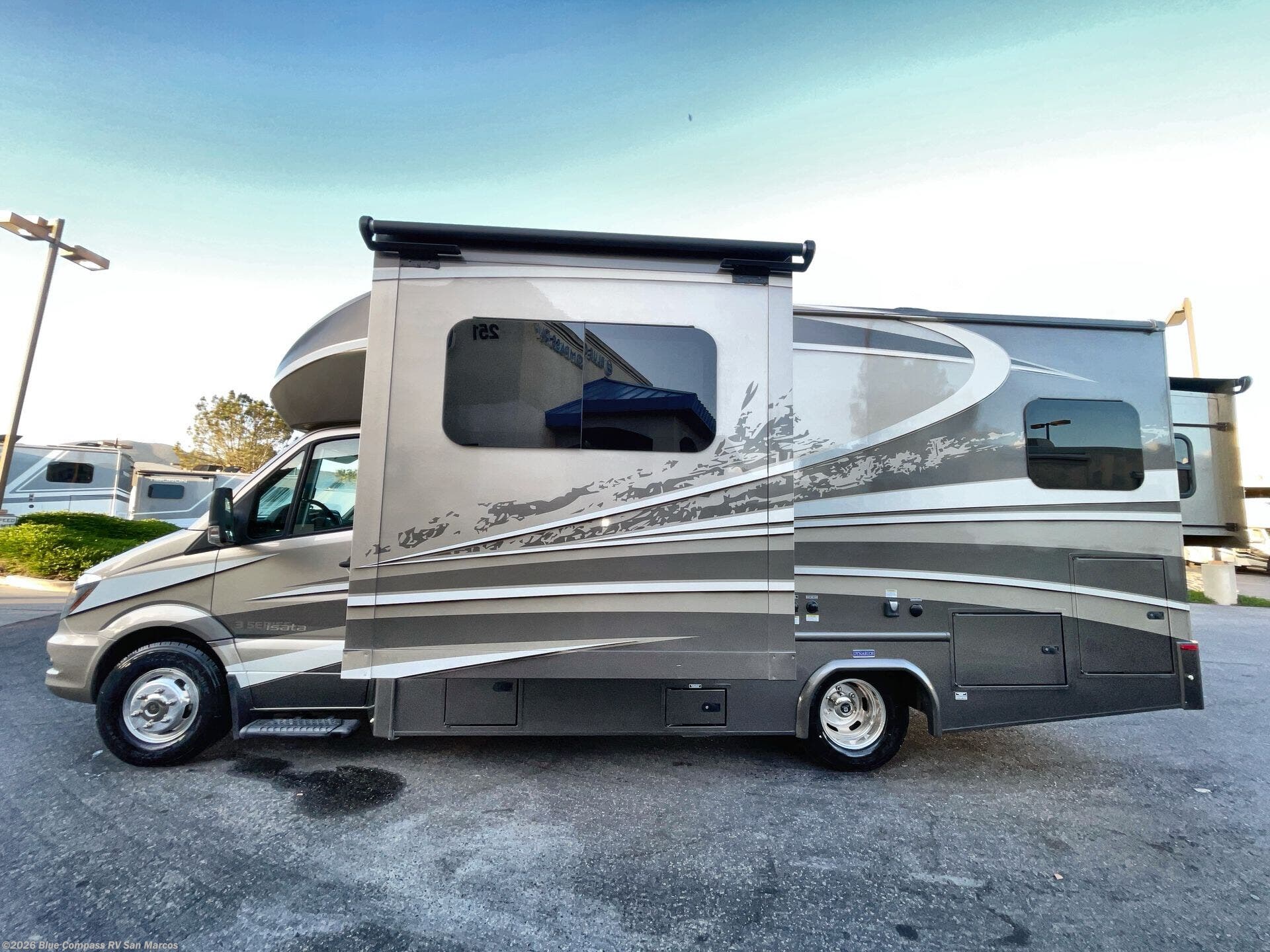 Used 2019 Dynamax Corp isata 3 24RW available in San Marcos, California