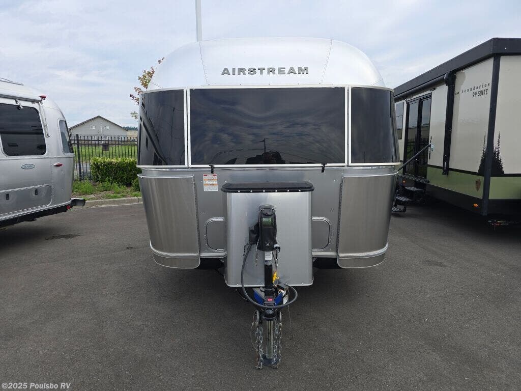 2020 Airstream Flying Cloud 25FB - Used Travel Trailer For Sale by Poulsbo RV in Mount Vernon, Washington features Awning