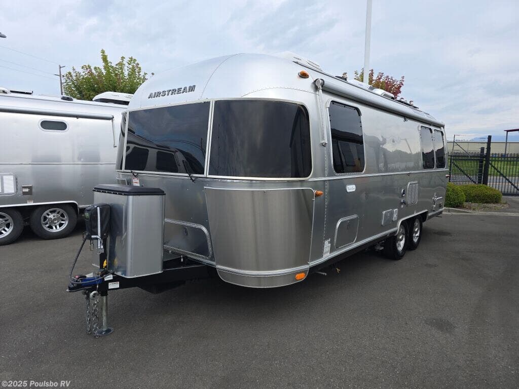 2020 Flying Cloud 25FB by Airstream from Poulsbo RV in Mount Vernon, Washington