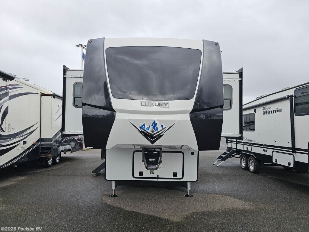 2022 Forest River Sierra Sierra - Used Fifth Wheel For Sale by Poulsbo RV in Mount Vernon, Washington features Awning