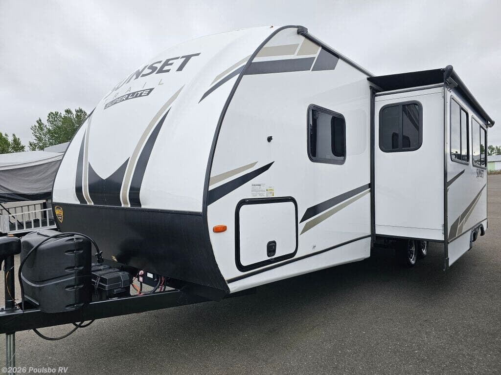 2022 CrossRoads Sunset Trail Super Lite Sunset Trail Super Lite - Used Travel Trailer For Sale by Poulsbo RV in Mount Vernon, Washington features Awning