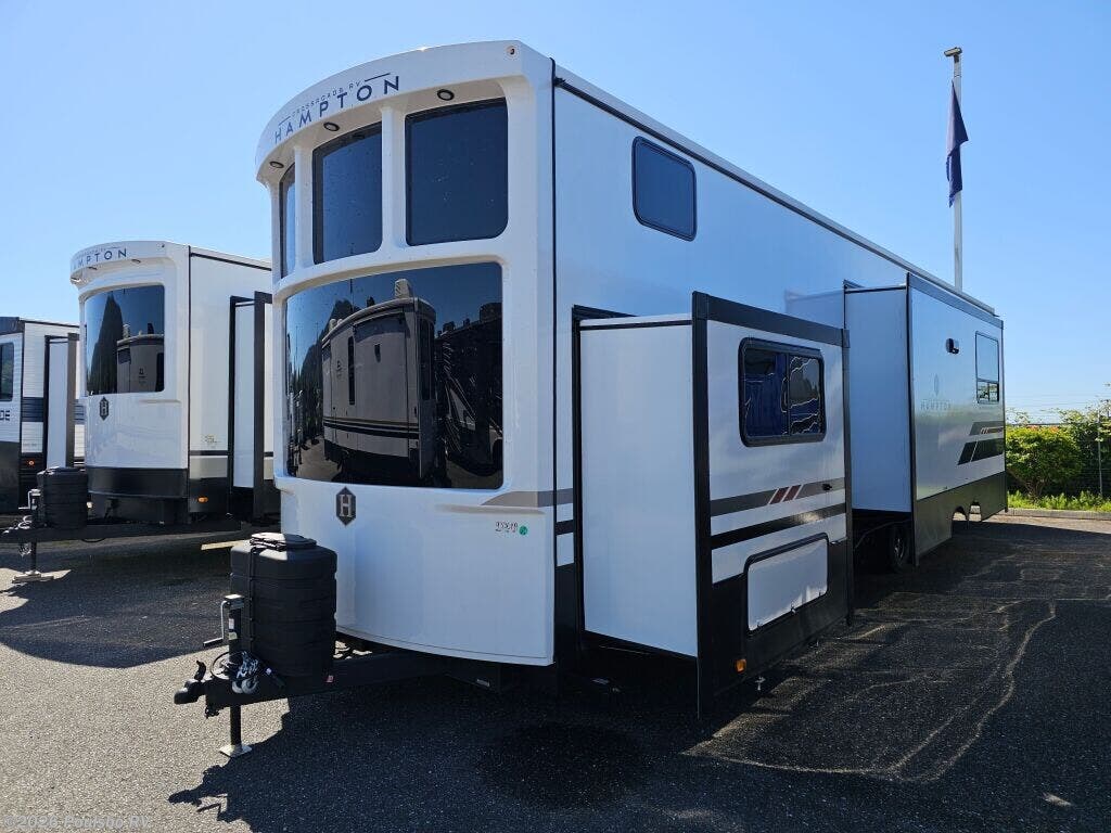 2026 Hampton Hampton by CrossRoads from Poulsbo RV in Mount Vernon, Washington