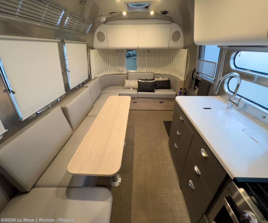 2025 Airstream Globetrotter 30RB-TWIN - Used Travel Trailer For Sale by La Mesa | RecVan - Phoenix  in Phoenix, Arizona
