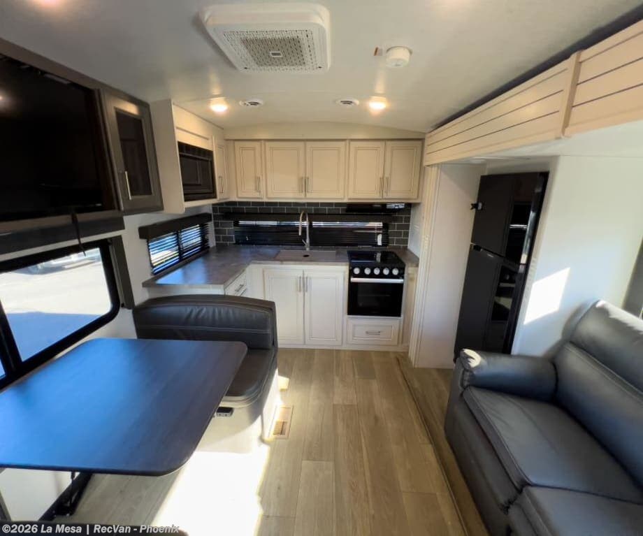 2024 Keystone Cougar 25MLE - Used Travel Trailer For Sale by La Mesa | RecVan - Phoenix  in Phoenix, Arizona