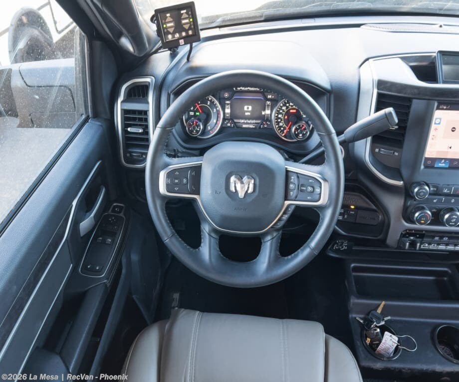 2025 ISATA 5 EXTREME 30FWD 4X4 by Dynamax Corp from La Mesa | RecVan - Phoenix  in Phoenix, Arizona