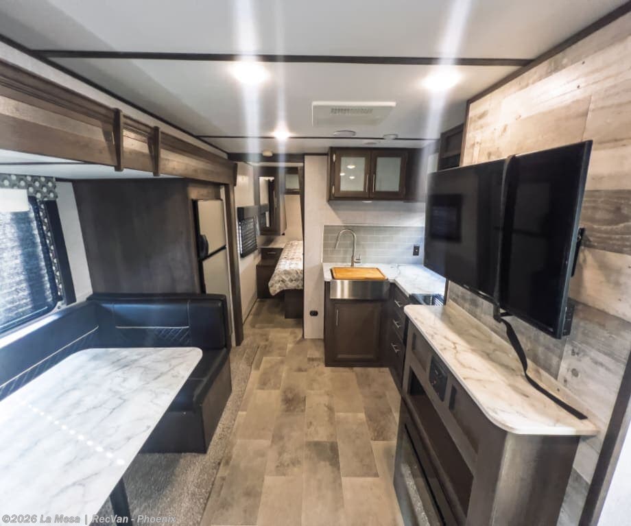 2021 Keystone Coleman 2455BH - Used Travel Trailer For Sale by La Mesa | RecVan - Phoenix  in Phoenix, Arizona