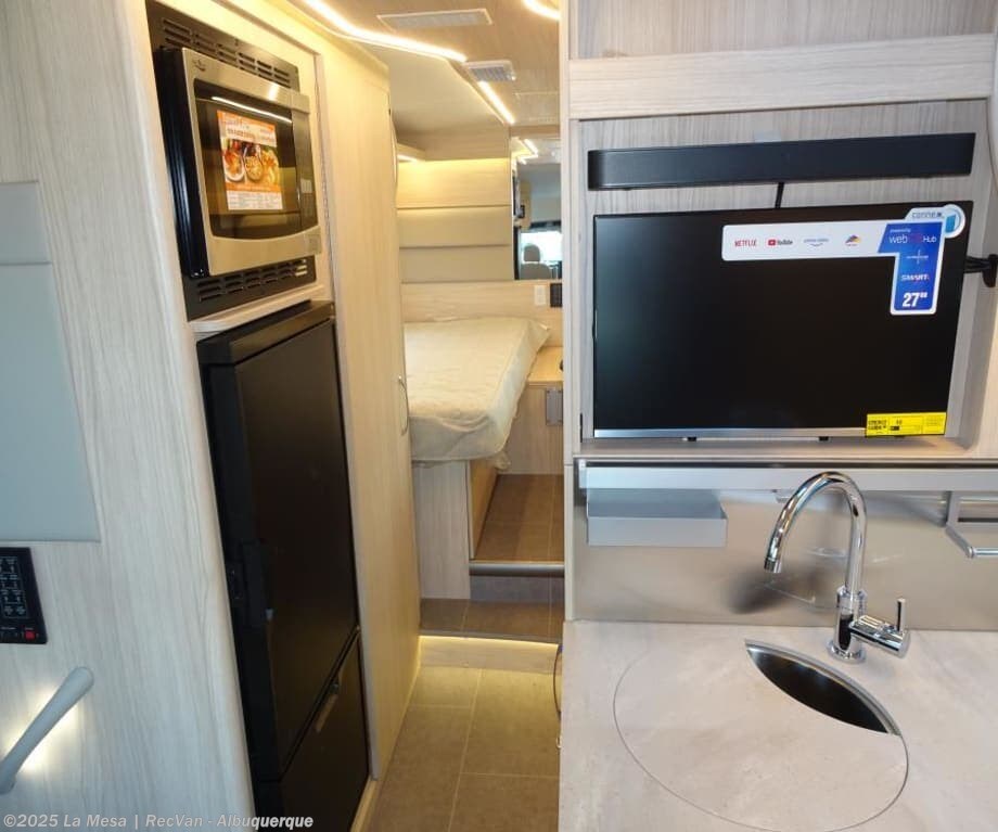 New 2025 Leisure Travel Wonder W24RTB available in Albuquerque, New Mexico