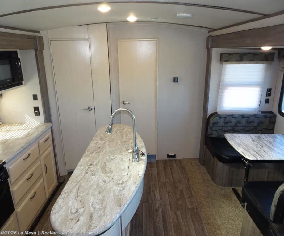 2019 Winnebago Minnie PLUS-TT 27RBDS - Used Travel Trailer For Sale by La Mesa | RecVan - Albuquerque in Albuquerque, New Mexico