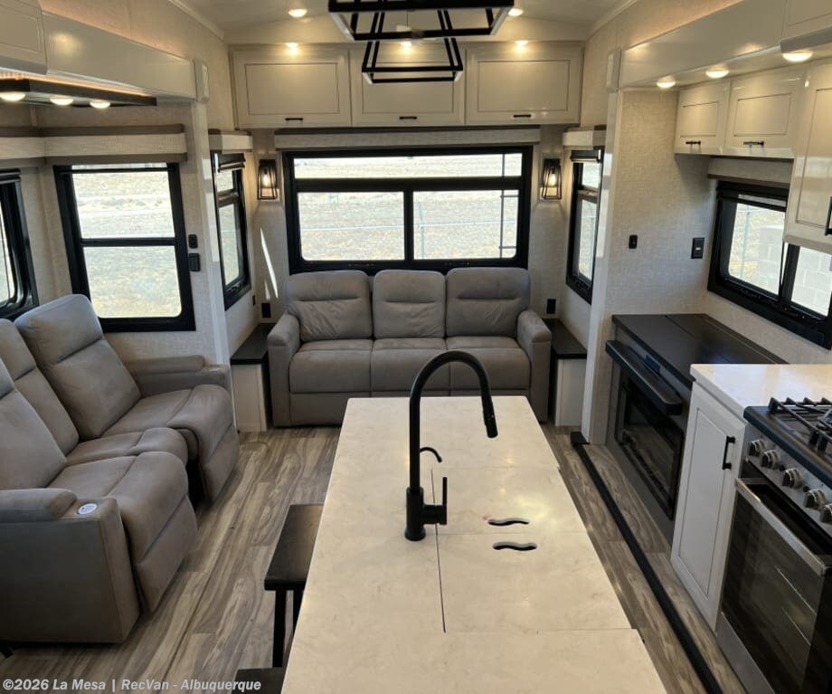 2024 Jayco Pinnacle 36FTBS - Used Fifth Wheel For Sale by La Mesa | RecVan - Albuquerque in Albuquerque, New Mexico