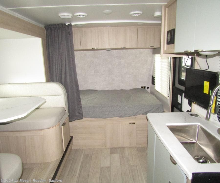 2024 Winnebago MICRO MINNIETT 2100BH RV for Sale in Sanford, FL 32771