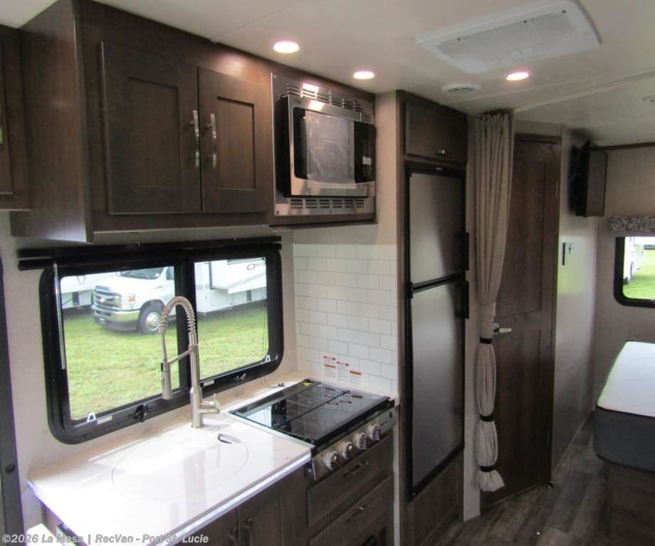 Used 2022 Dynamax Corp ISATA 3 24FWM available in Port St. Lucie, Florida