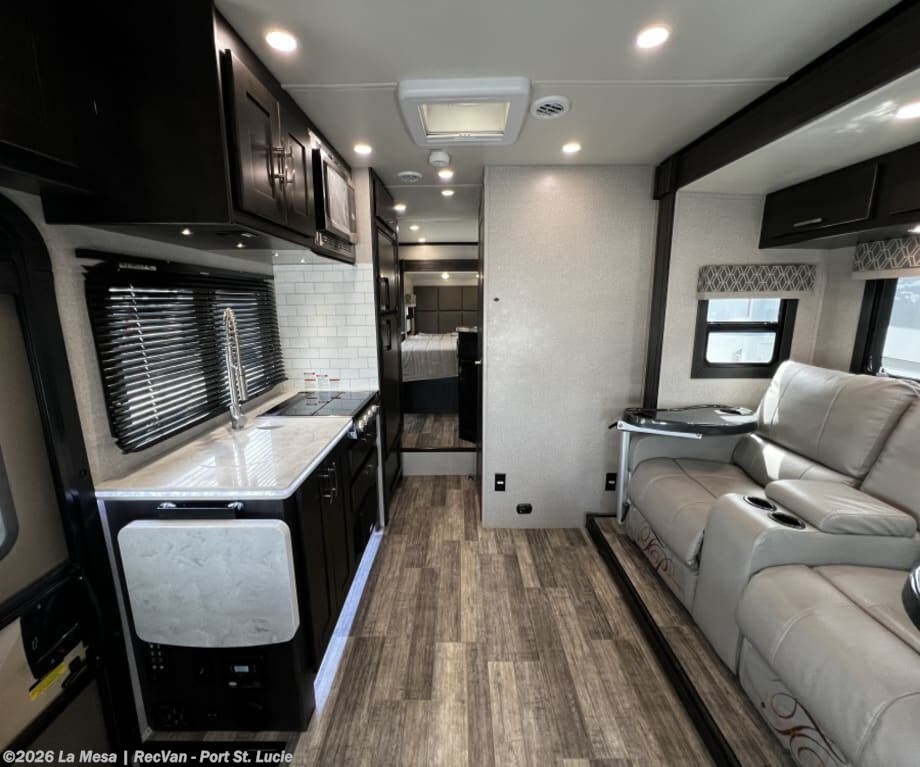 Used 2022 Dynamax Corp ISATA SERIES 3 24RW available in Port St. Lucie, Florida