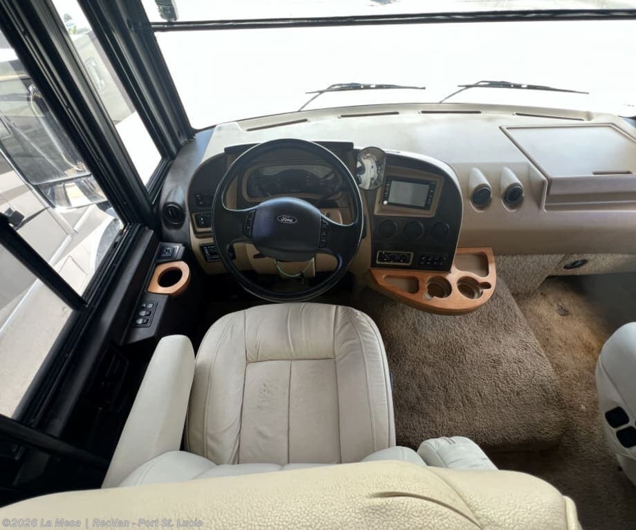 2014 Itasca Suncruiser 32H - Used Class A For Sale by La Mesa | RecVan - Port St. Lucie in Port St. Lucie, Florida