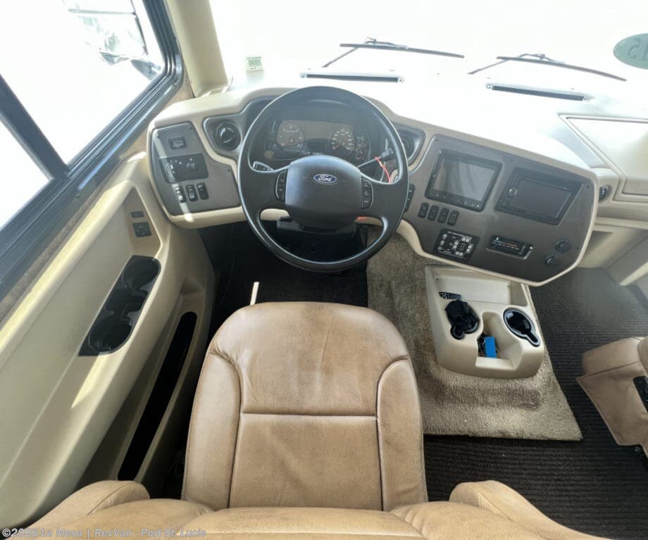 2015 Tiffin OPEN ROAD 31SA - Used Class A For Sale by La Mesa | RecVan - Port St. Lucie in Port St. Lucie, Florida