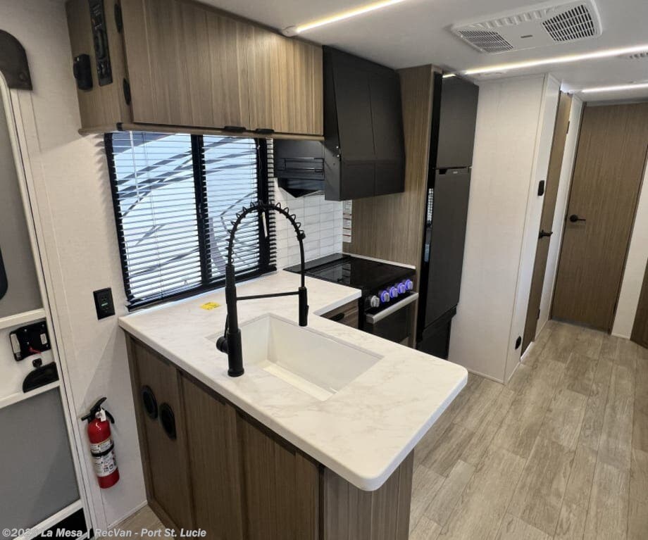 Used 2025 Forest River Salem CRUISER LITE 273QBXL available in Port St. Lucie, Florida