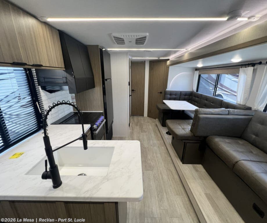 2025 Salem CRUISER LITE 273QBXL by Forest River from La Mesa | RecVan - Port St. Lucie in Port St. Lucie, Florida