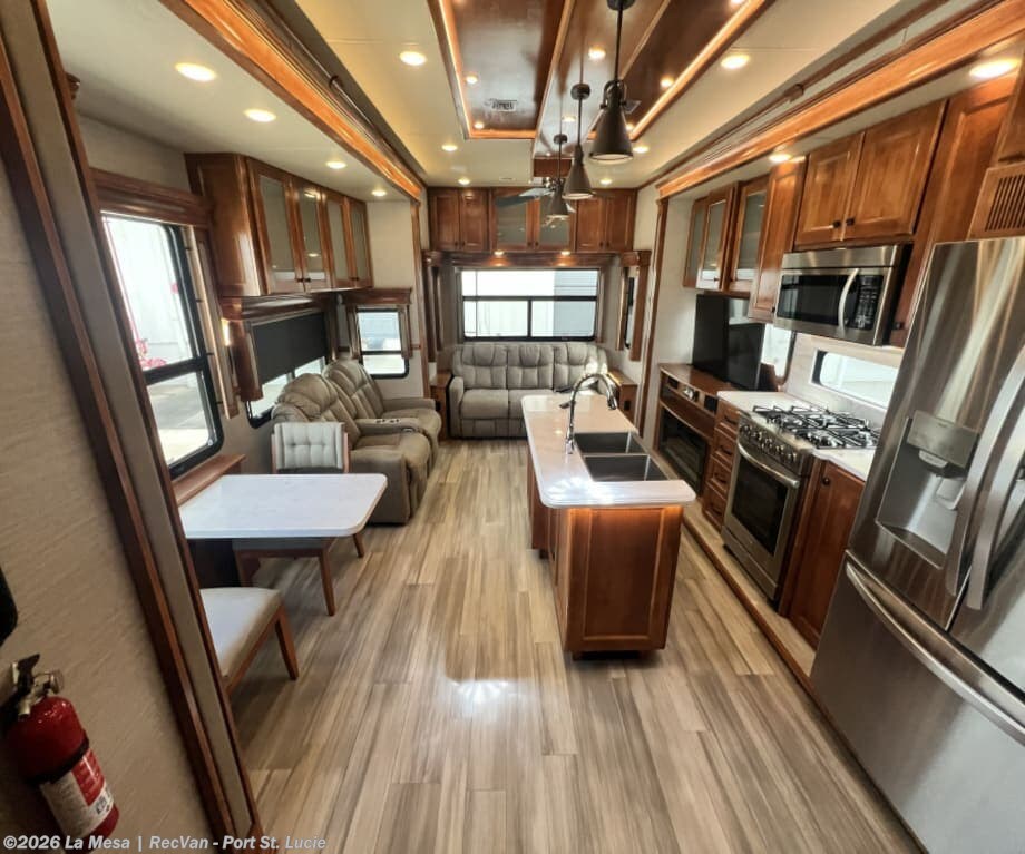 2022 Vanleigh Beacon 39FBB - Used Fifth Wheel For Sale by La Mesa | RecVan - Port St. Lucie in Port St. Lucie, Florida