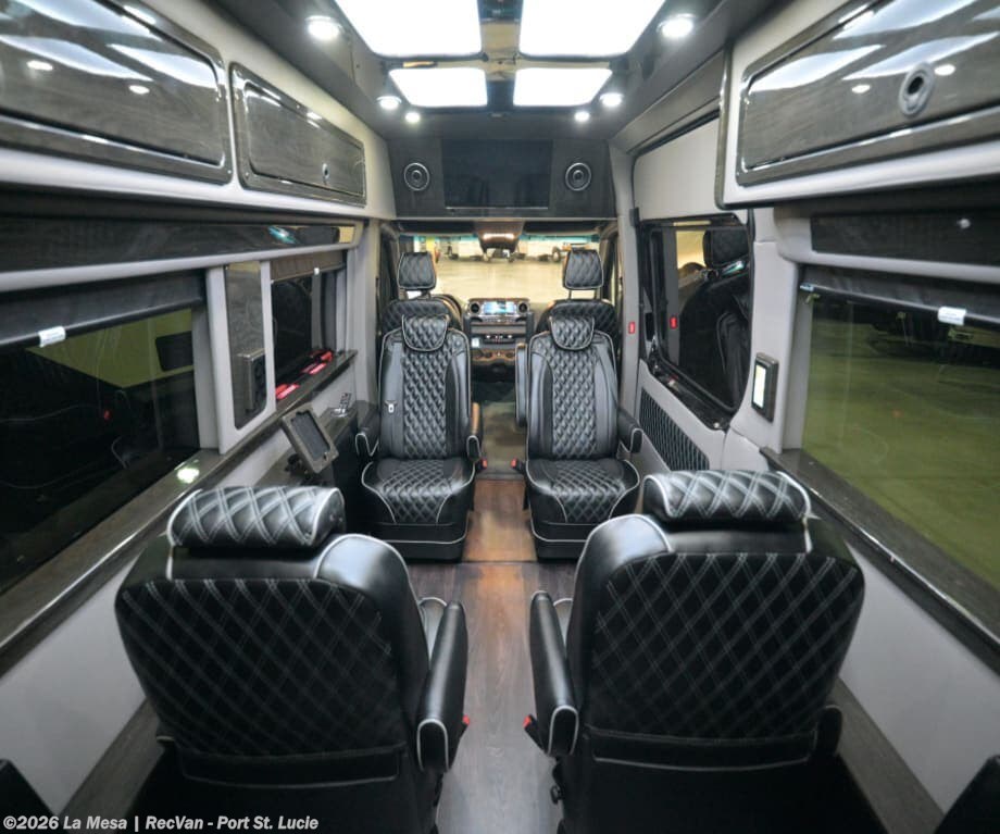 Used 2020 Midwest DAYCRUISER D6 available in Port St. Lucie, Florida
