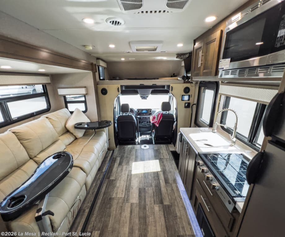Used 2021 Dynamax Corp ISATA 3 24FW available in Port St. Lucie, Florida