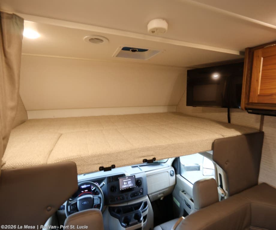2025 Minnie Winnie 31H by Winnebago from La Mesa | RecVan - Port St. Lucie in Port St. Lucie, Florida