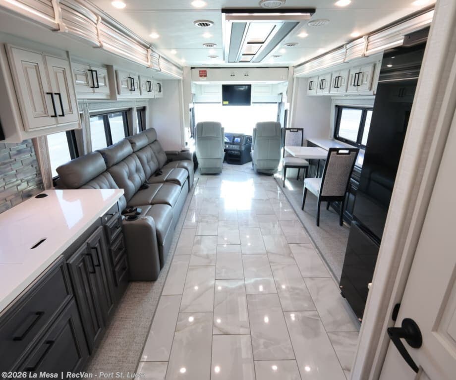2027 Discovery LXE 44S-LXE by Fleetwood from La Mesa | RecVan - Port St. Lucie in Port St. Lucie, Florida