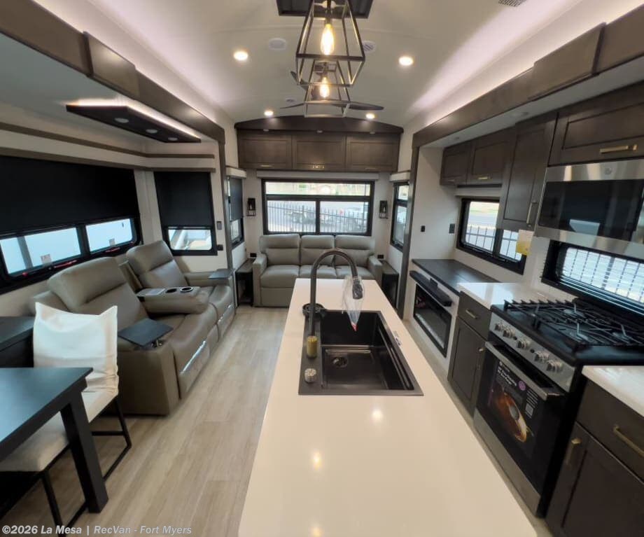 2026 Heartland Bighorn 31RL - New Fifth Wheel For Sale by La Mesa | RecVan - Fort Myers in Fort Myers, Florida