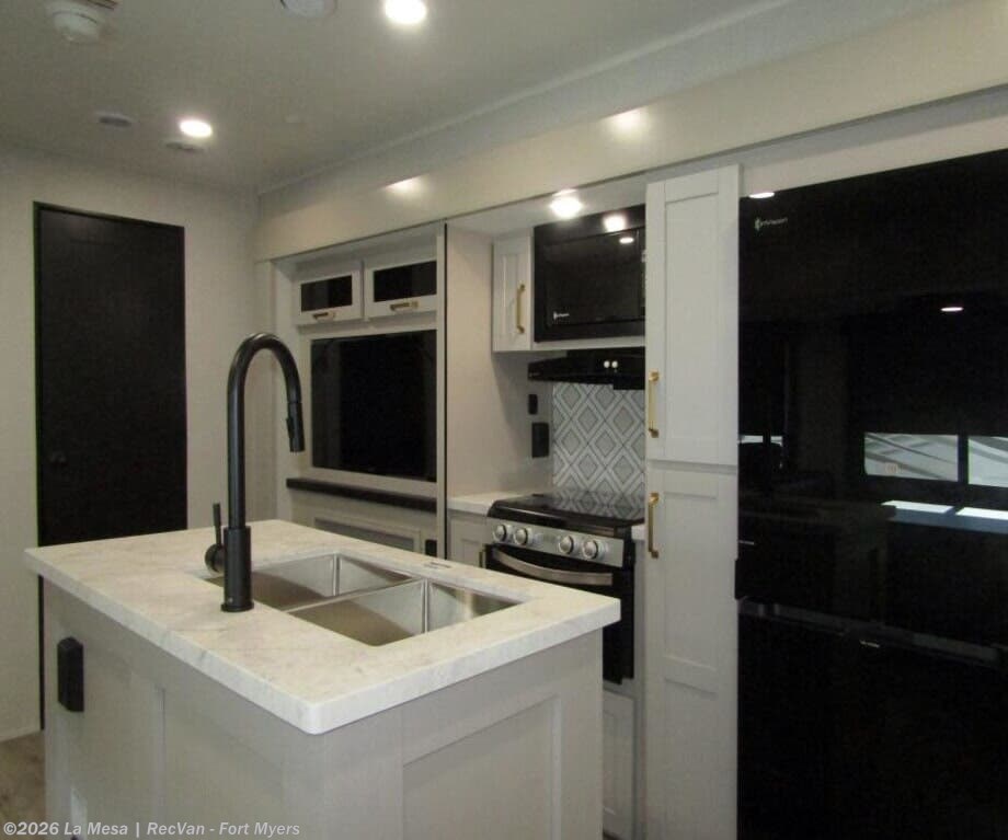 New 2026 Jayco SUNDANCE XLT TRAILER 31BROK available in Fort Myers, Florida