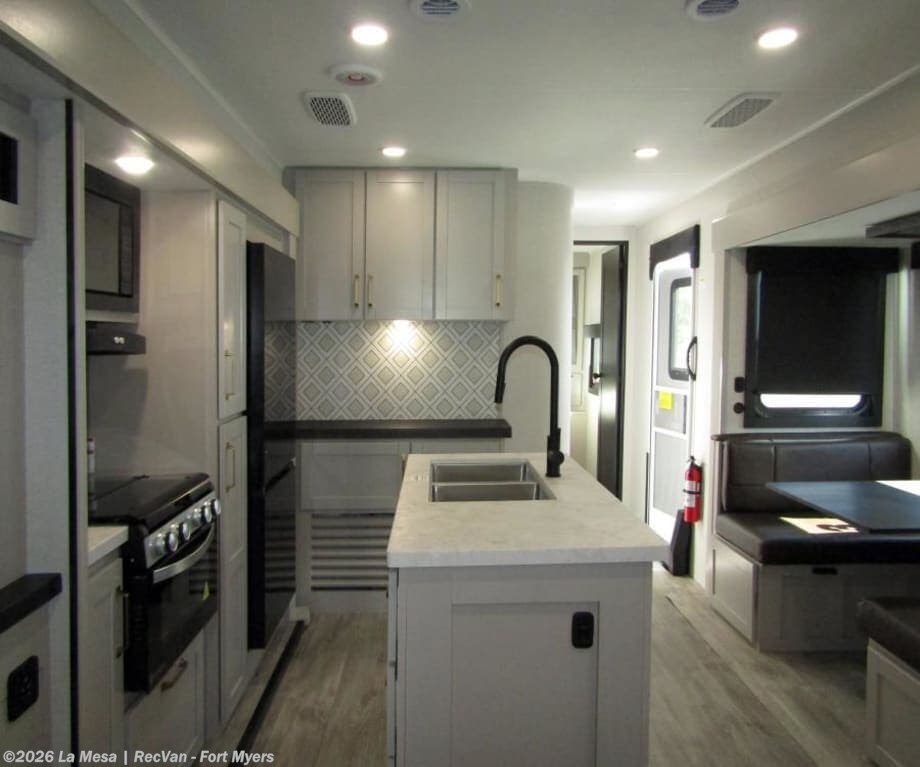 2026 Jayco SUNDANCE XLT TRAILER 31BROK - New Travel Trailer For Sale by La Mesa | RecVan - Fort Myers in Fort Myers, Florida