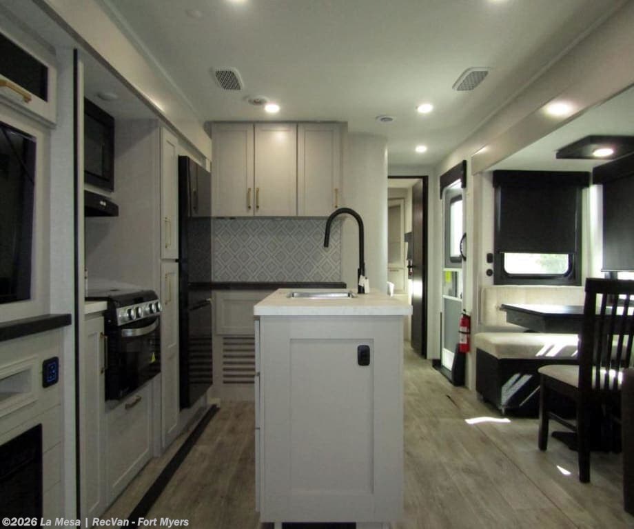 2026 Jayco SUNDANCE XLT TRAILER 29RLBS - New Travel Trailer For Sale by La Mesa | RecVan - Fort Myers in Fort Myers, Florida