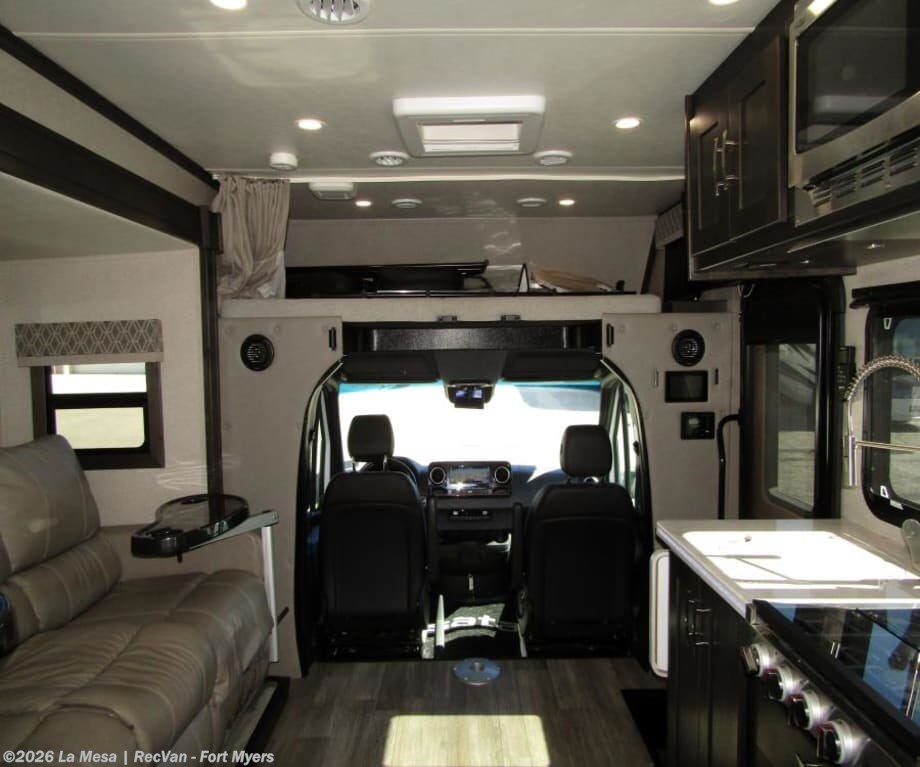 2022 Isata 3 Series 24FWM by Dynamax Corp from La Mesa | RecVan - Fort Myers in Fort Myers, Florida