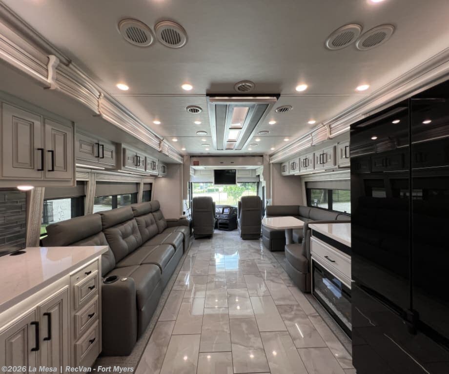 2027 Discovery LXE 44S-LXE by Fleetwood from La Mesa | RecVan - Fort Myers in Fort Myers, Florida