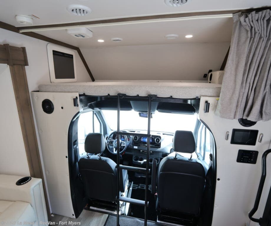 Used 2024 Dynamax Corp ISATA 3 24FWSFX available in Fort Myers, Florida