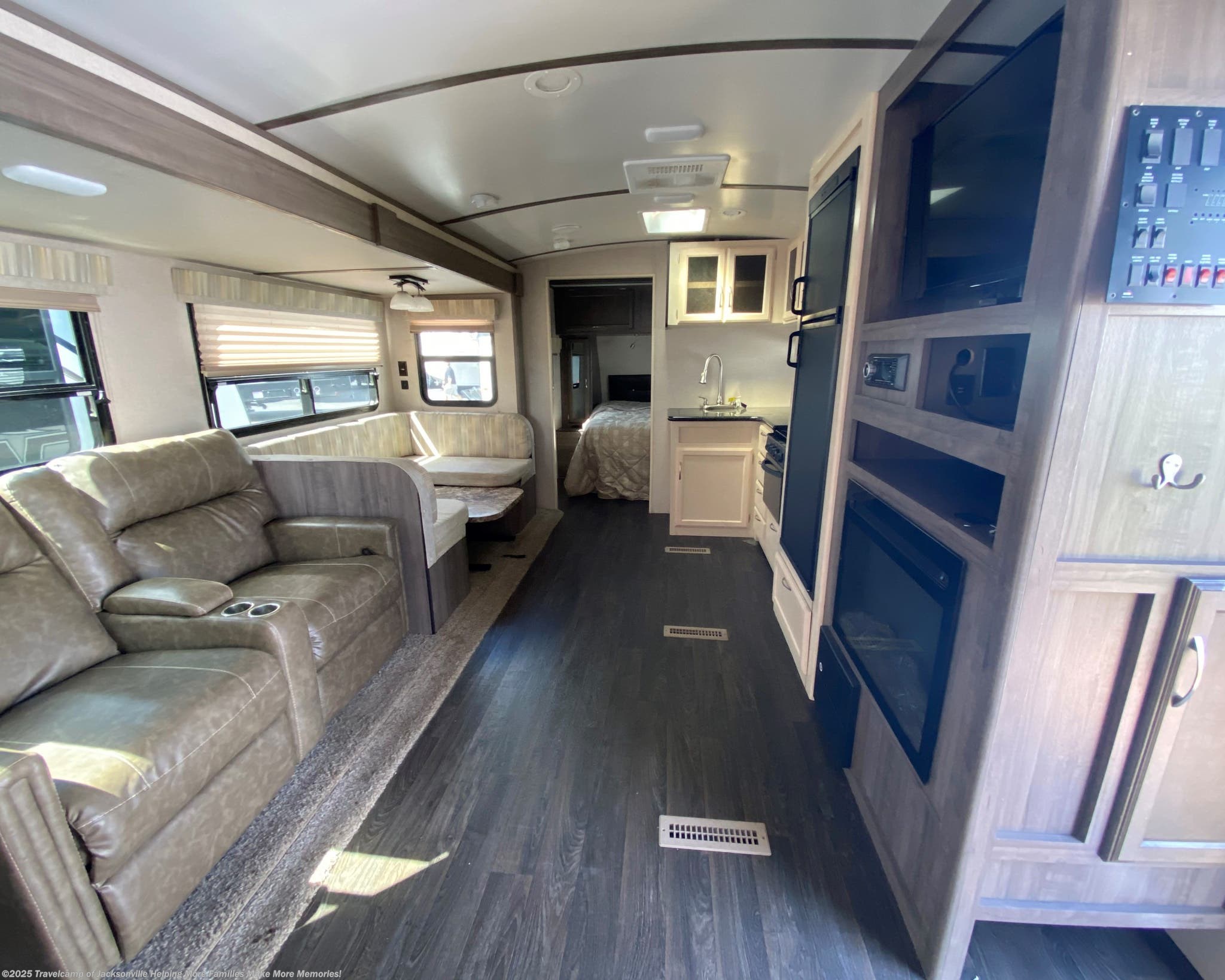 2018 Winnebago Minnie PLUS 27BHSS RV for Sale in Jacksonville, FL 32216