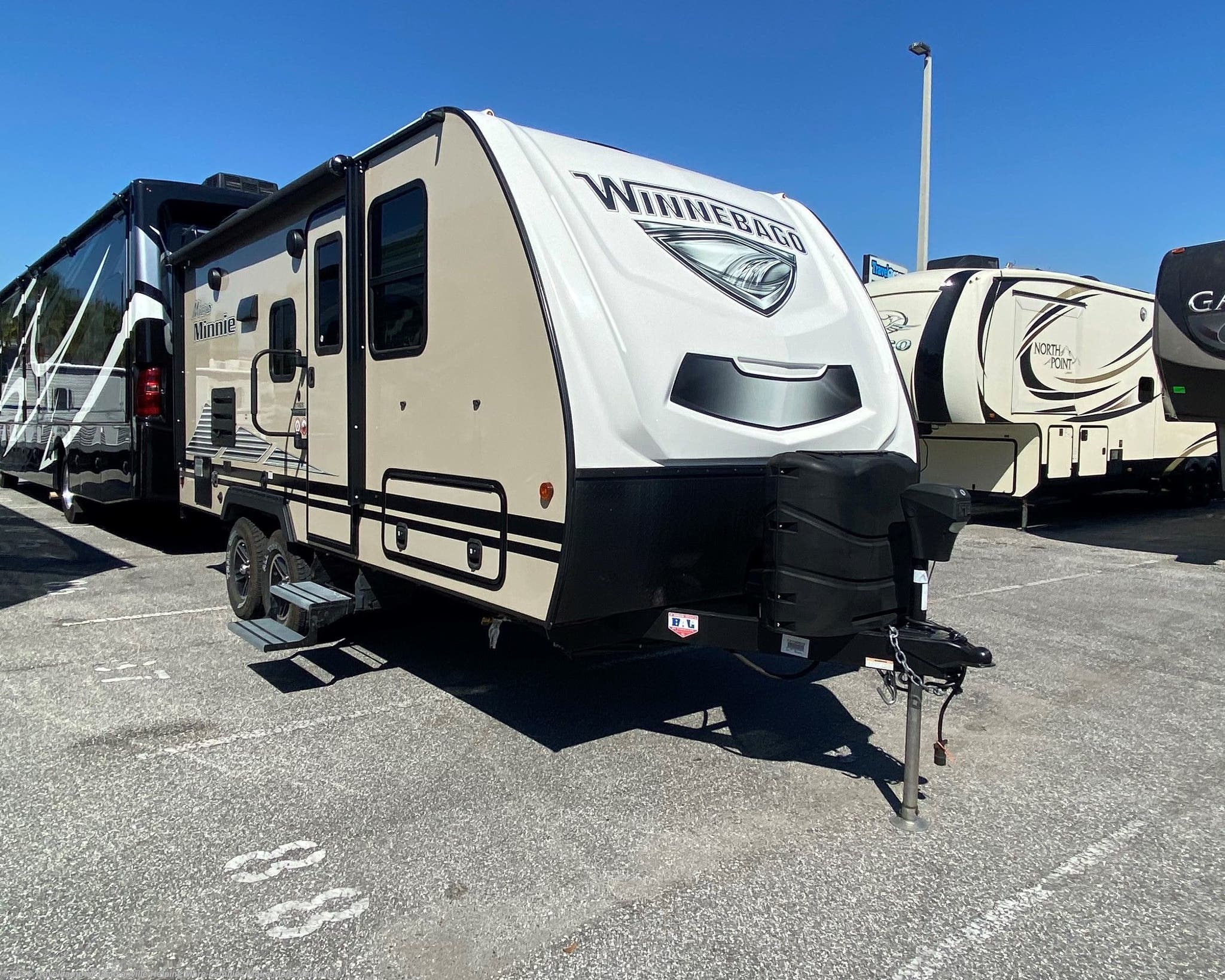 2020 Winnebago Micro Minnie 2106DS RV for Sale in Jacksonville, FL