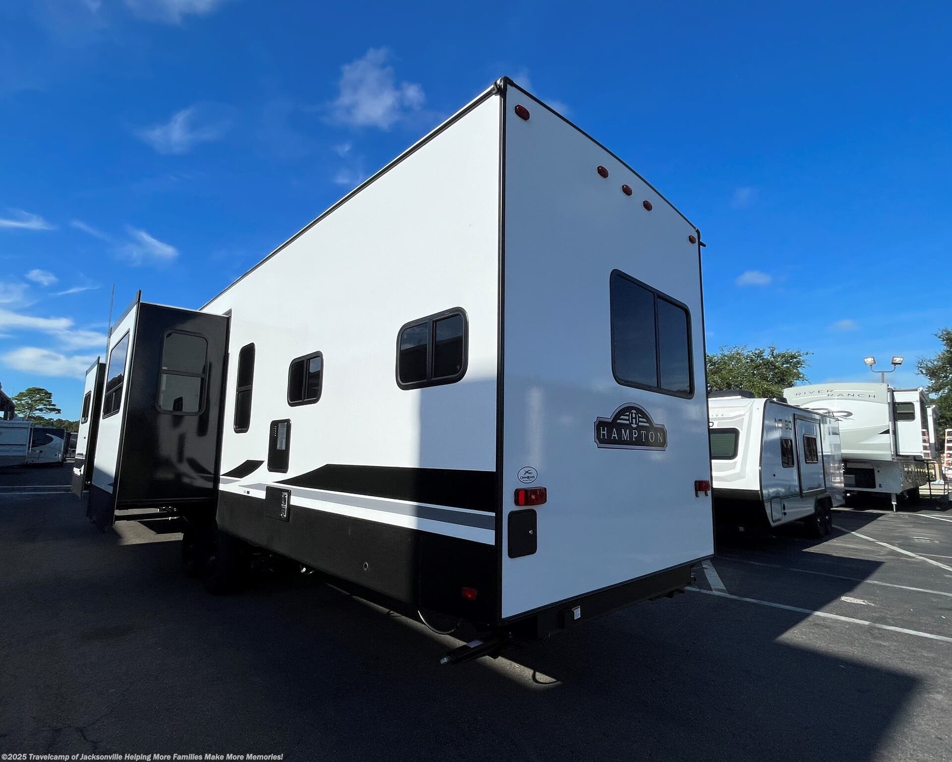 2023 CrossRoads Hampton 380RKS RV for Sale in Jacksonville, FL 32216