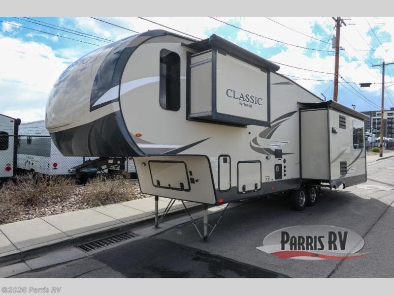 Used 2019 Forest River Flagstaff Classic Super Lite 8529RLWS available in Murray, Utah