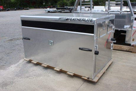 2022 FEATHERLITE HOG/SHEEP TRUCK TOPPER, 3.5FT WIDE X 6FT LONG, ONE AIR SPACE WITH REMOVABLE PLEXIGLASS ON EACH SIDE, REAR FULL SWING DOOR WITH SPRING LOAD LATCH, (2) REAR AIR SPACES WITH FOLD DOWN COVER PANELS, .100 NATURAL SHEET ALUMINUM SIDES, RUBBER BUMPERS FRONT AND BACK, SURFACE MOUNT TIE DOWN ON EACH SIDE, (2) PLASTIC GRAB HANDLES ON EACH SIDE, OPEN FLOOR.