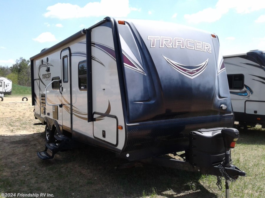 2015 Prime Time Tracer Executive 230 FBS