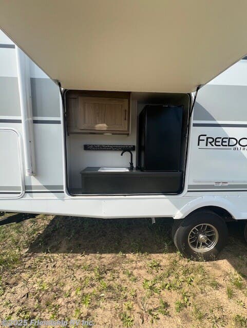 2025 Coachmen Freedom Express 259FKDS
