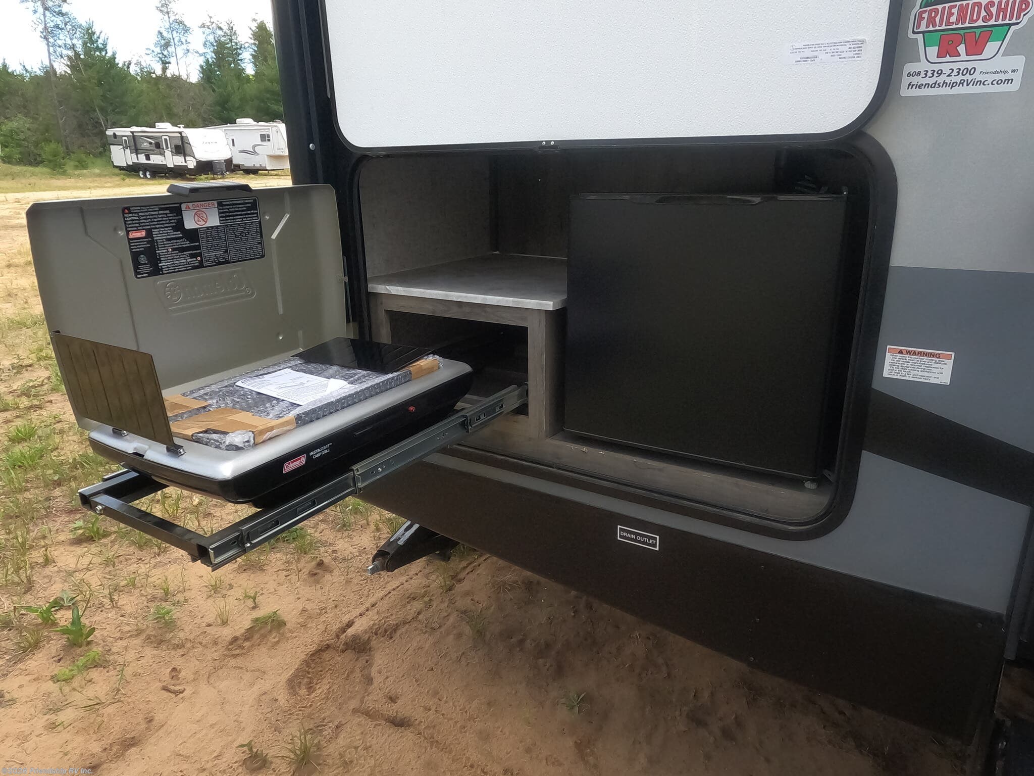 2020 Coachmen Apex Ultra-Lite 265RBSS - Used Travel Trailer For Sale by Friendship RV Inc. in Friendship, Wisconsin features Oven, TV, Fiberglass Sidewalls, Enclosed Underbelly, Dinette