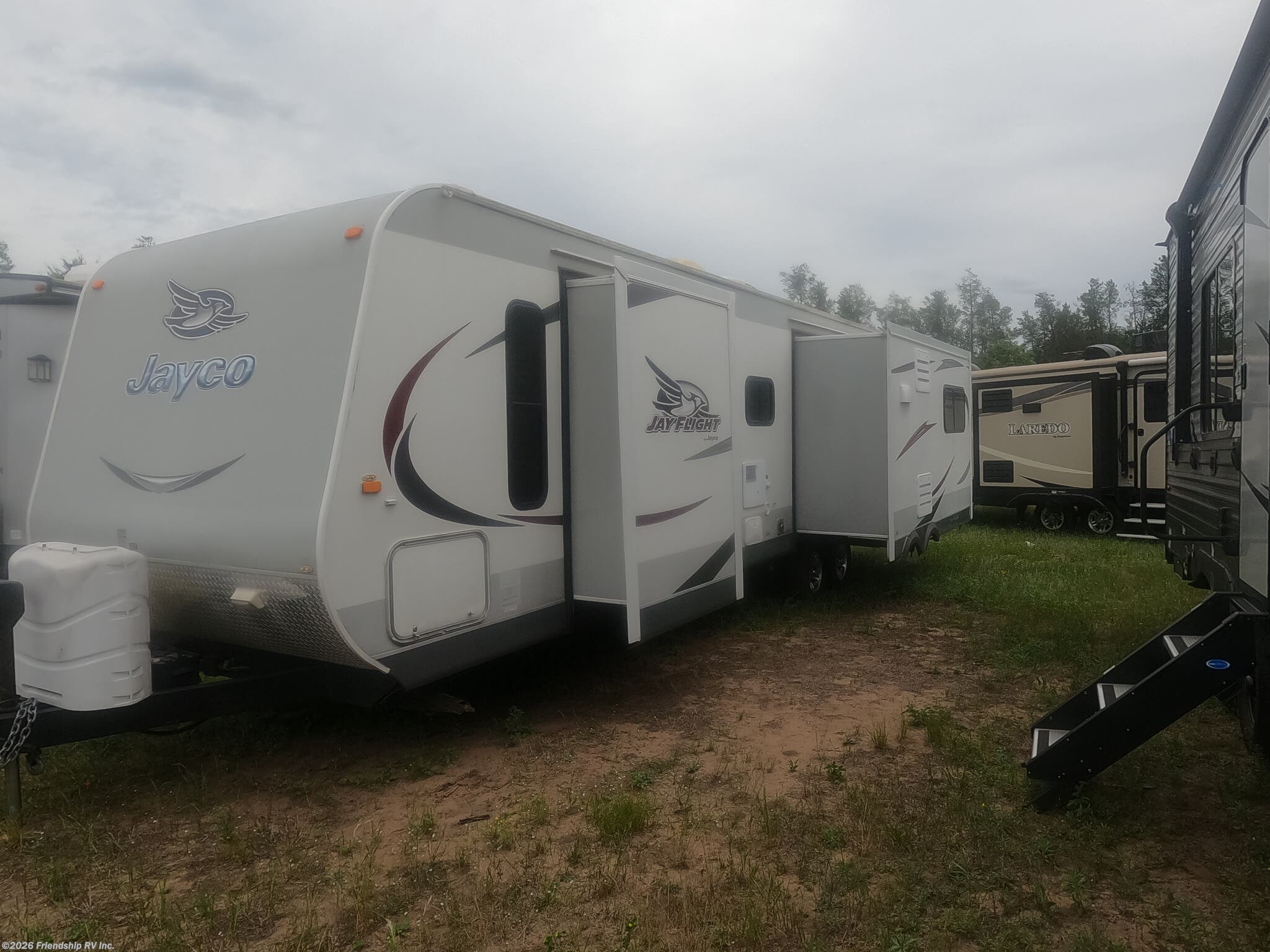 2014 Jayco Jay Flight 33RLDS - Used Travel Trailer For Sale by Friendship RV Inc. in Friendship, Wisconsin features TV, Refrigerator, Stereo System, Furnace, LP Detector