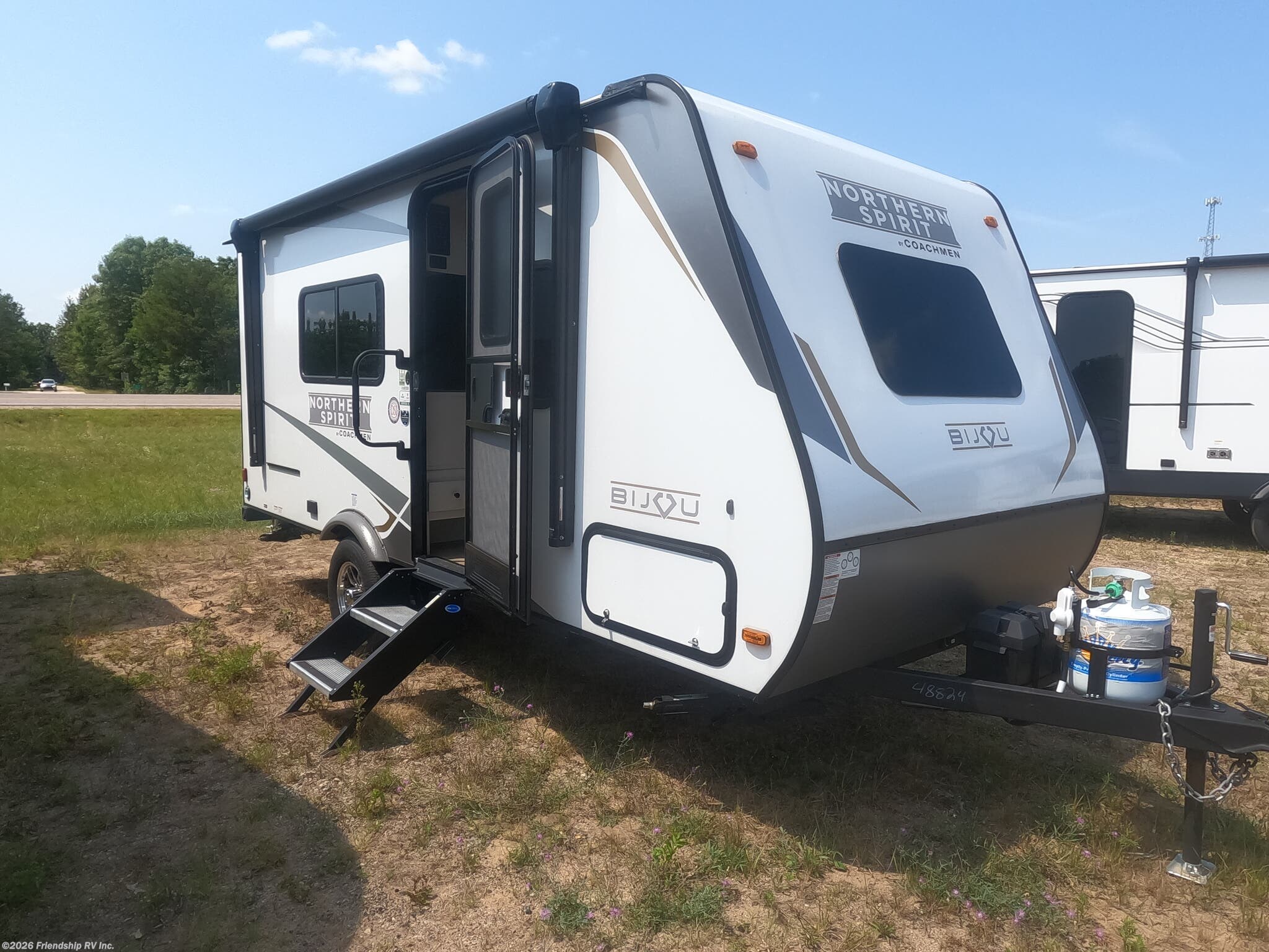 2025 Coachmen Northern Spirit Bijou 18RBB - Used Travel Trailer For Sale by Friendship RV Inc. in Friendship, Wisconsin features Ladder, Thermofoil Countertops, TV, Solar Prep, Detachable